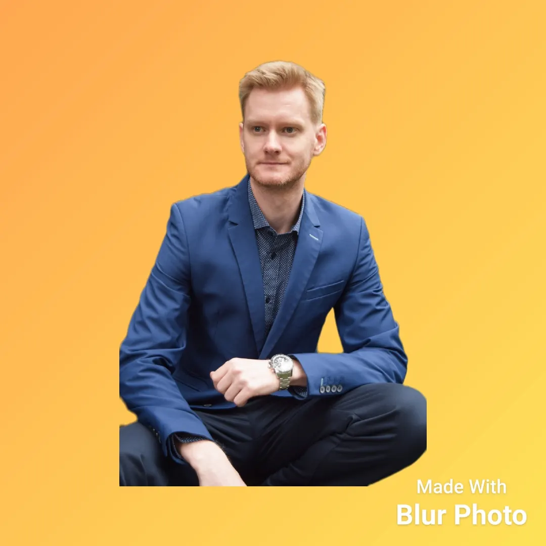 Zdjęcie profilowe Michała Lipińskiego - twórcy stron internetowych na żółtym tle